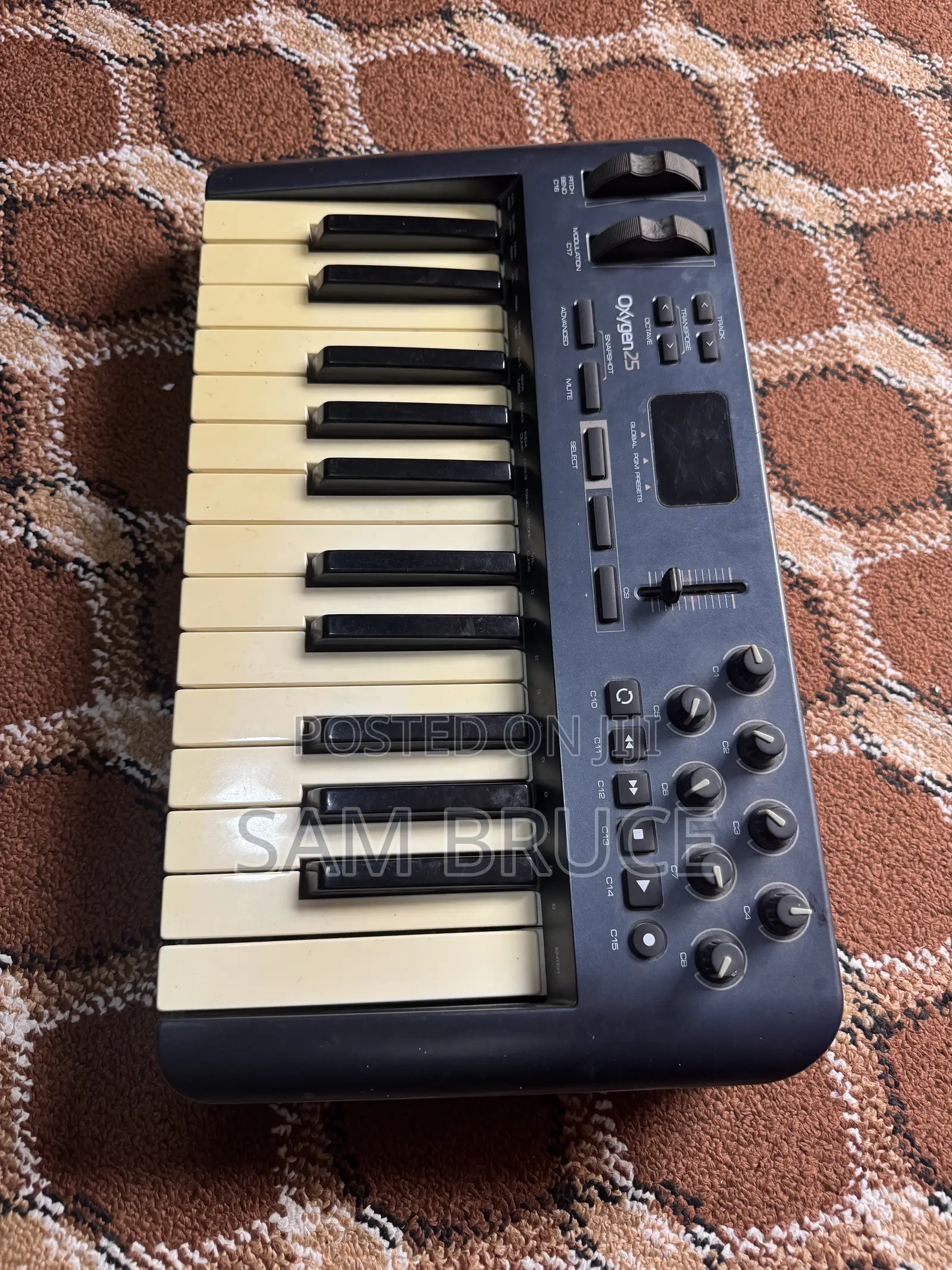 M Audio Oxygen 25