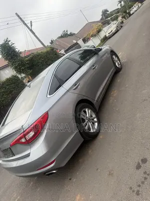 Hyundai Sonata Sport 2.0T Sedan FWD (2.0L 4cyl 6A) 2017