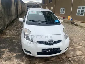 Toyota Yaris SE Hatchback 5dr 2012 White