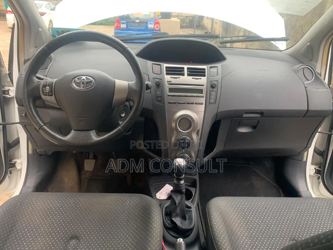 Toyota Yaris SE Hatchback 5dr 2012 White