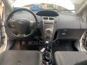 Toyota Yaris SE Hatchback 5dr 2012 White
