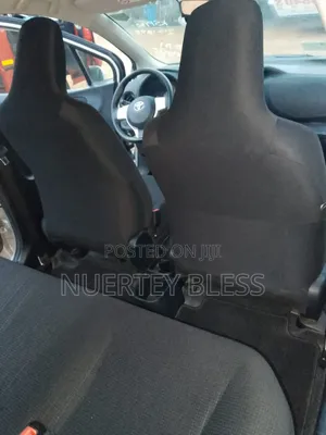 Toyota Vitz 2015 Silver
