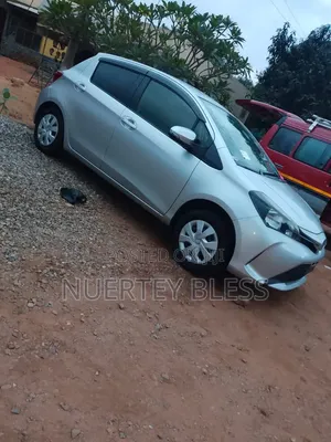Toyota Vitz 2015 Silver