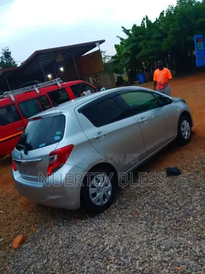 Toyota Vitz 2015 Silver