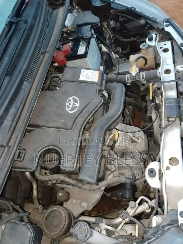 Toyota Vitz 2015 Silver