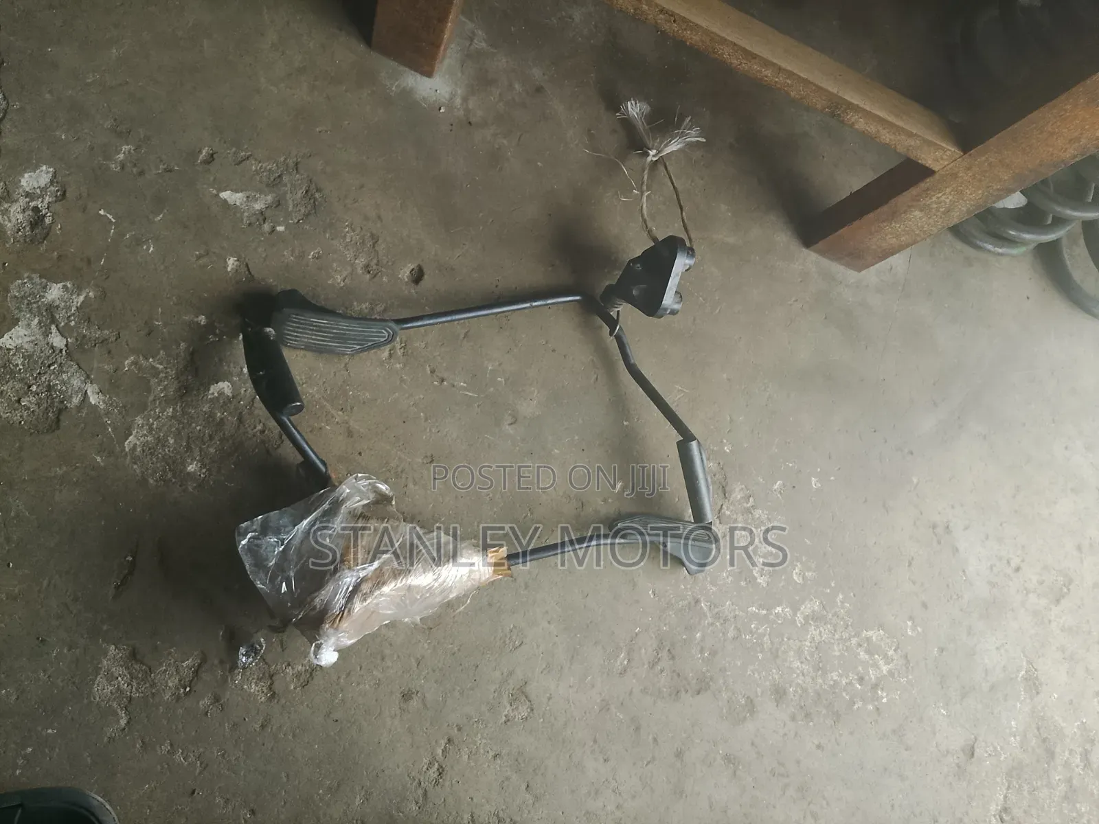 Toyota Hiace Front Step Bar