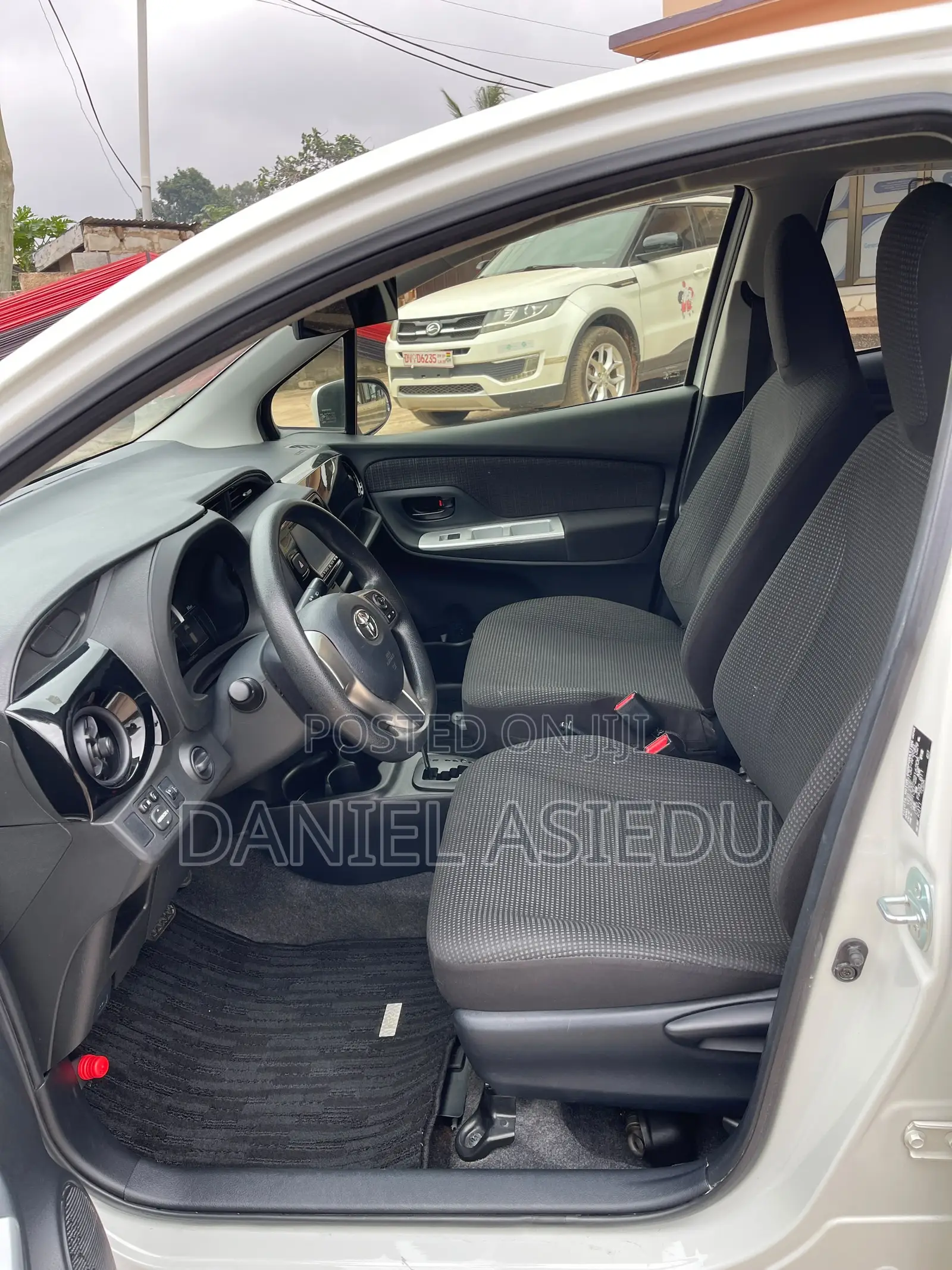Toyota Vitz 1.3 AWD 3dr 2015 White