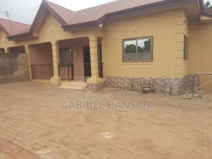 2bdrm Townhouse / Terrace in Top Hill Estate, Dawhenya for rent