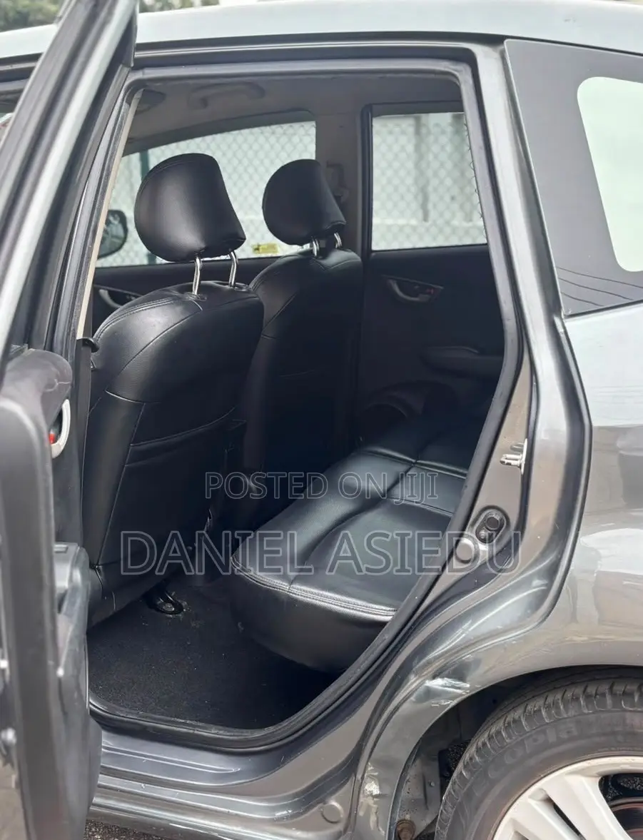 Honda Fit Automatic 2011 Gray