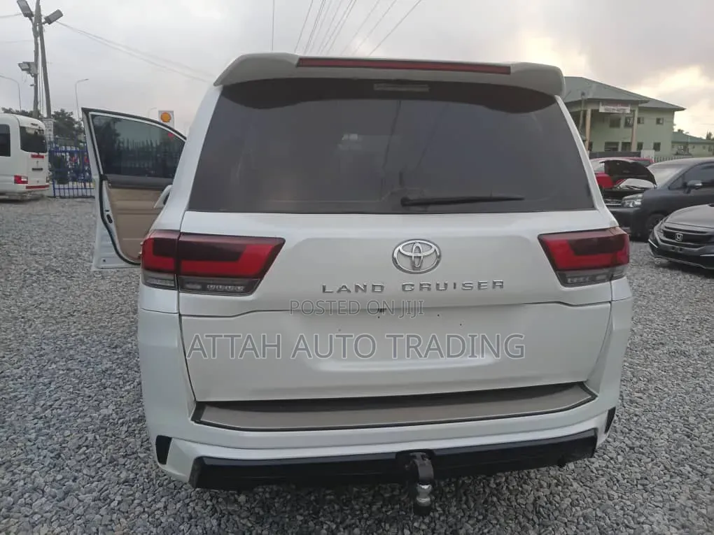 Toyota Land Cruiser 2016 White