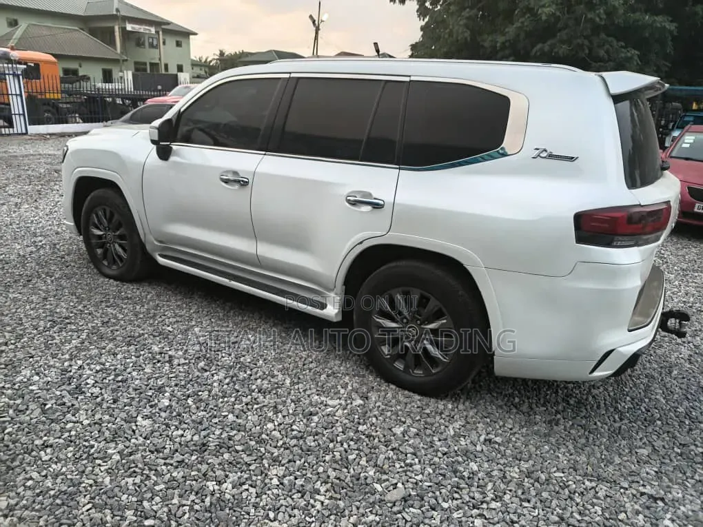 Toyota Land Cruiser 2016 White