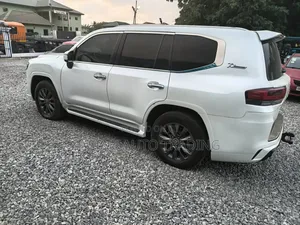 Toyota Land Cruiser 2016 White