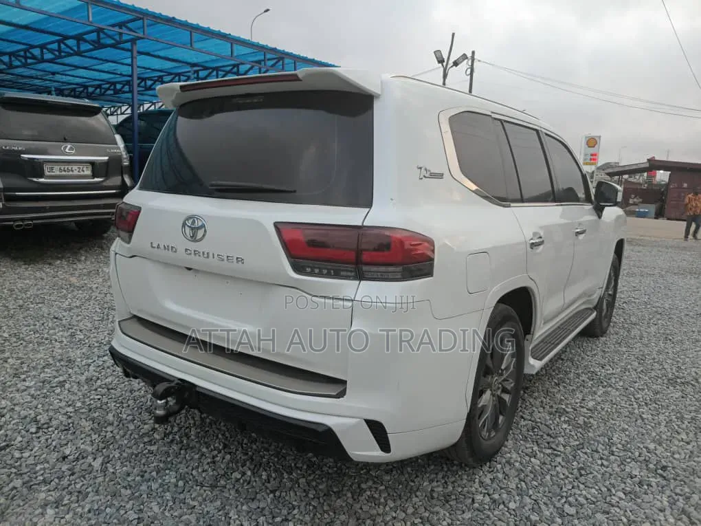 Toyota Land Cruiser 2016 White