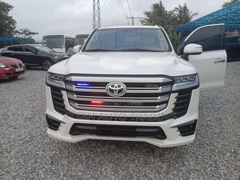 Toyota Land Cruiser 2016 White