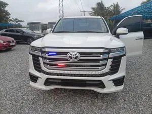 Toyota Land Cruiser 2016 White
