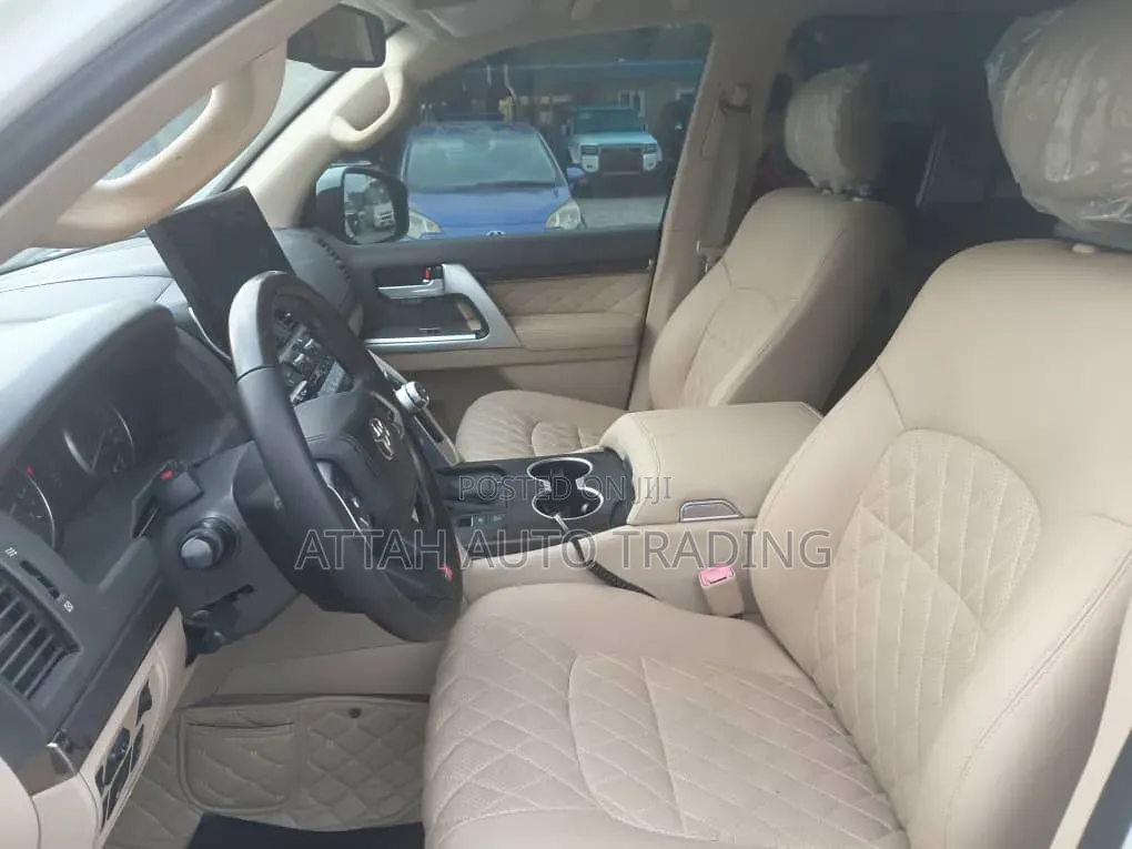 Toyota Land Cruiser 2016 White