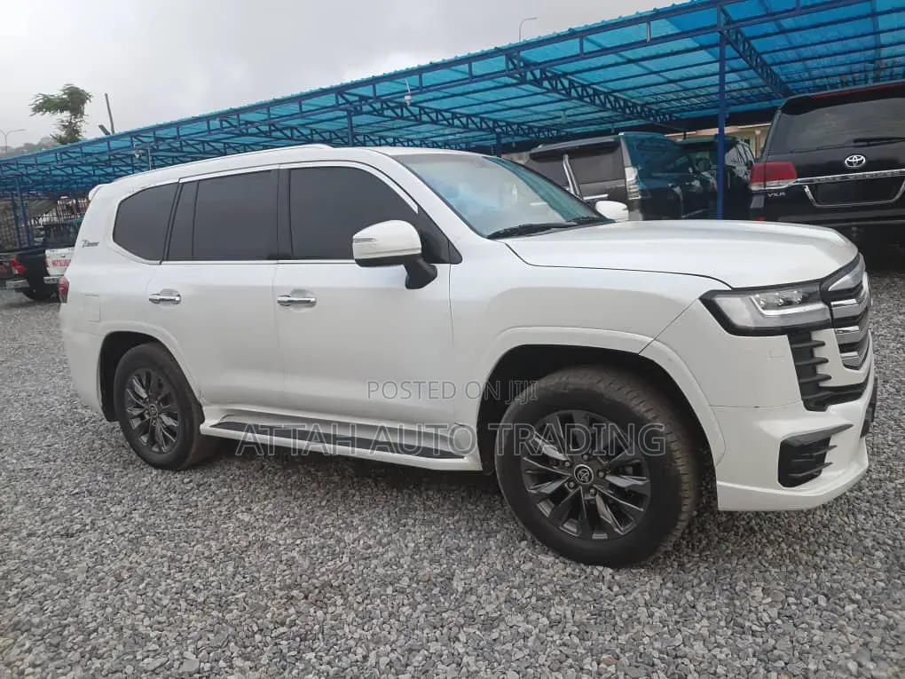 Toyota Land Cruiser 2016 White