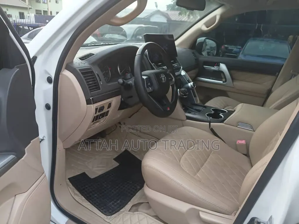 Toyota Land Cruiser 2016 White