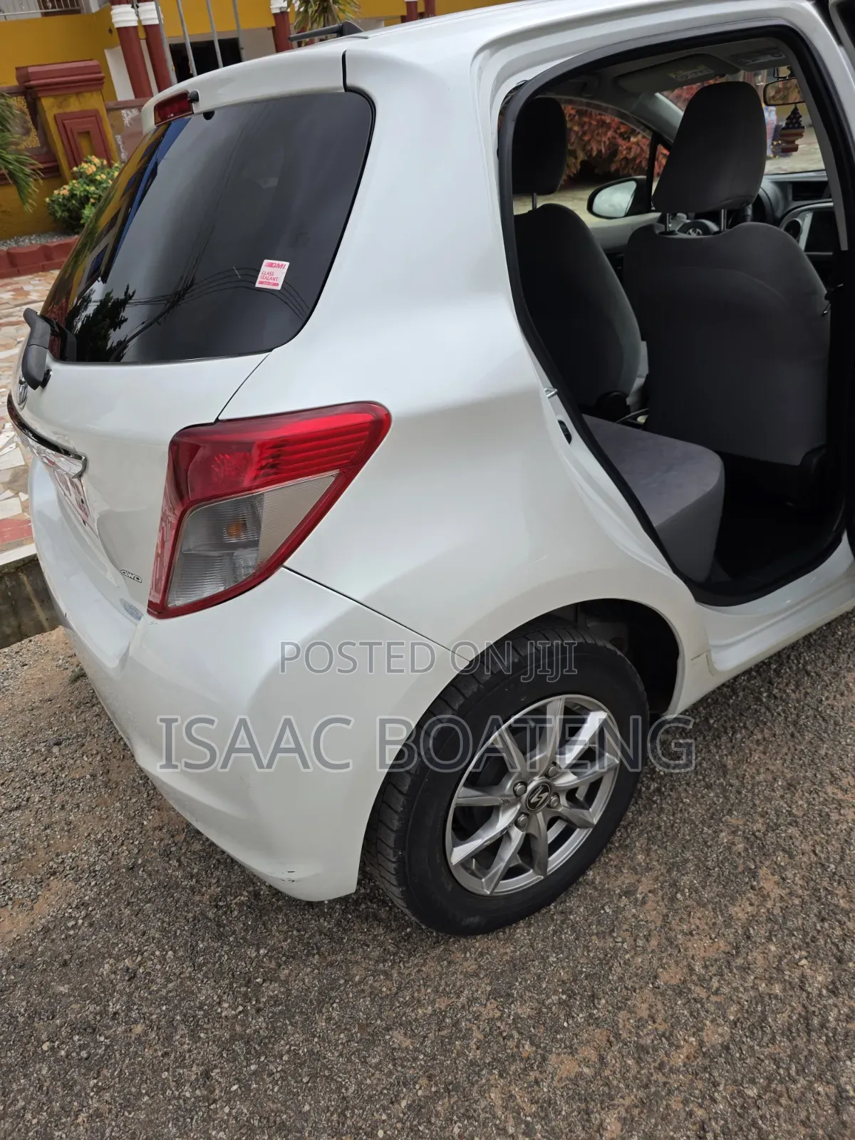 Toyota Vitz 2014 Pearl