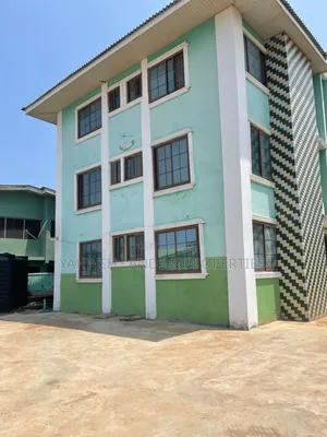 3bdrm Apartment in Spintex, Baatsona Total for rent