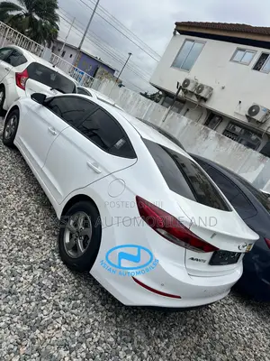 Hyundai Avante 2018 White