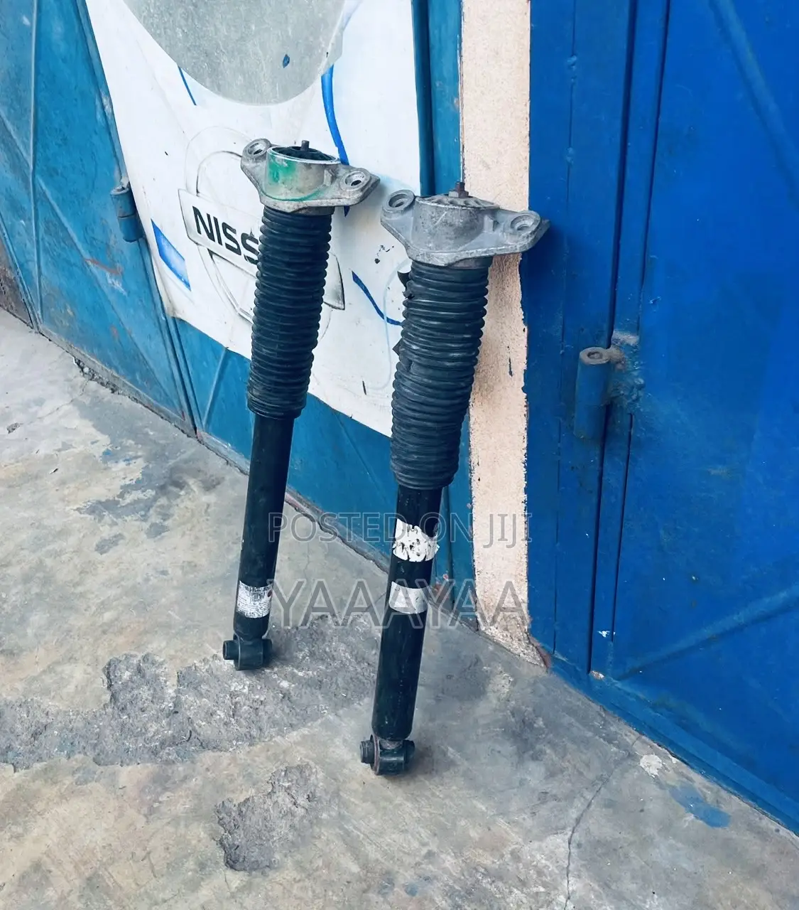 Hyundai Tucson Back Shocks