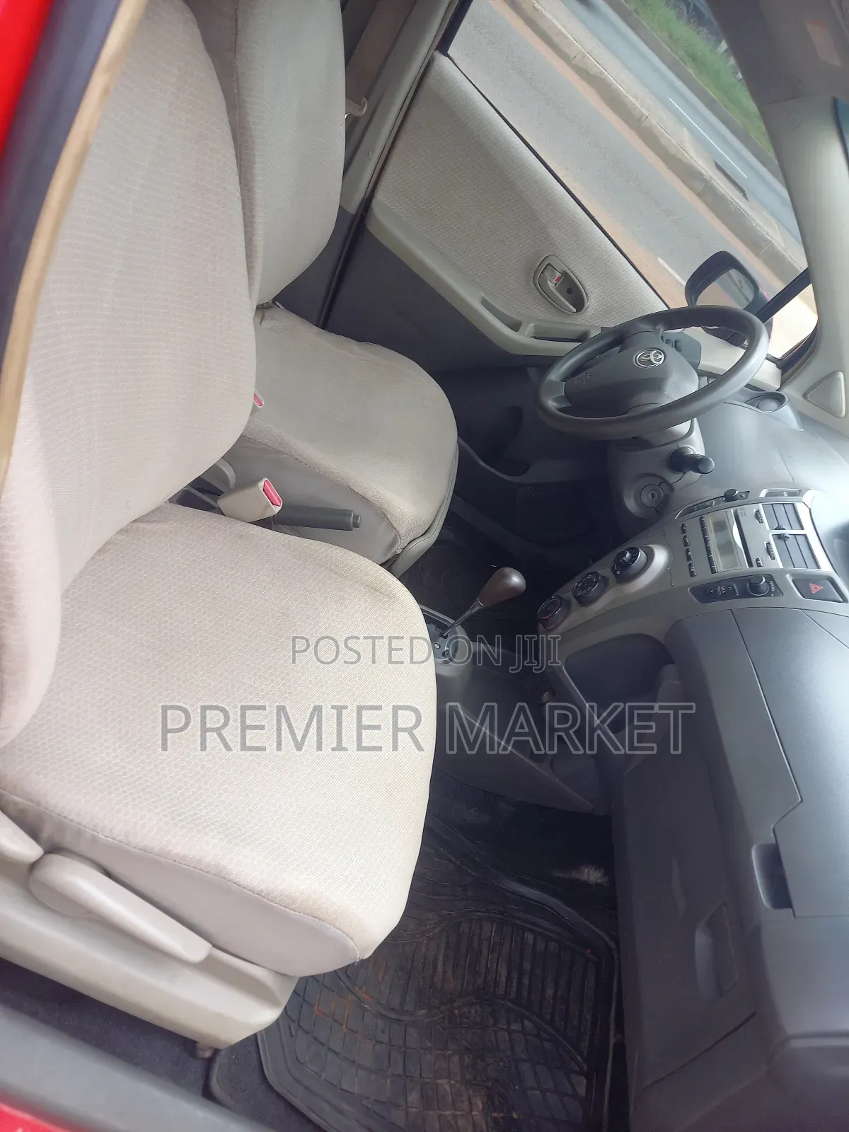 Toyota Vitz 1.3 AWD 5dr 2010 Red