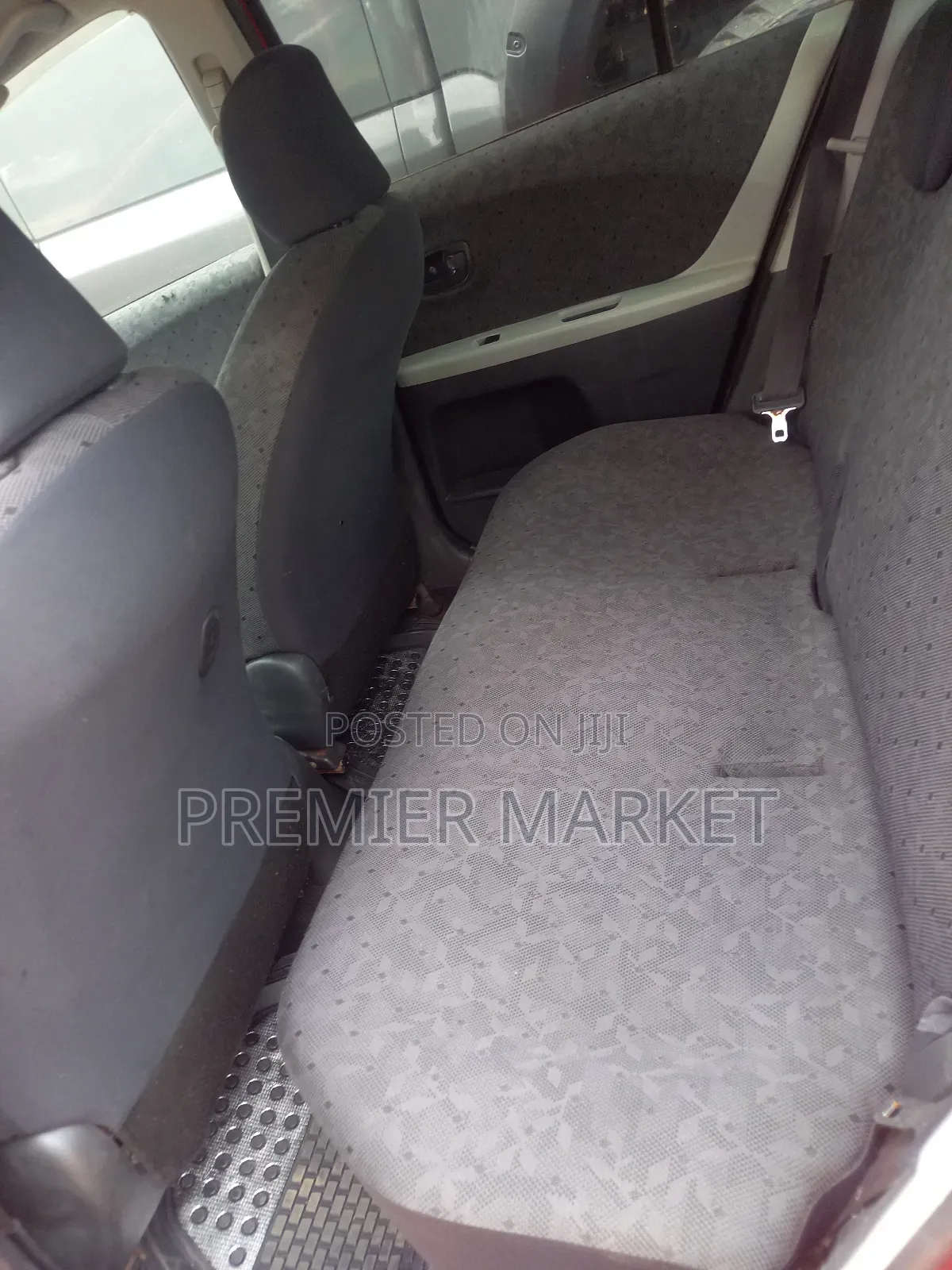 Toyota Vitz 1.3 FWD 5dr 2010 Red