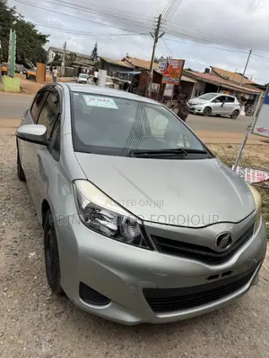 Toyota Vitz 2012 Gray