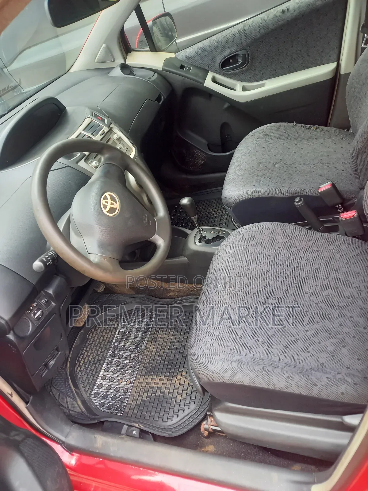 Toyota Vitz 1.3 FWD 5dr 2010 Red