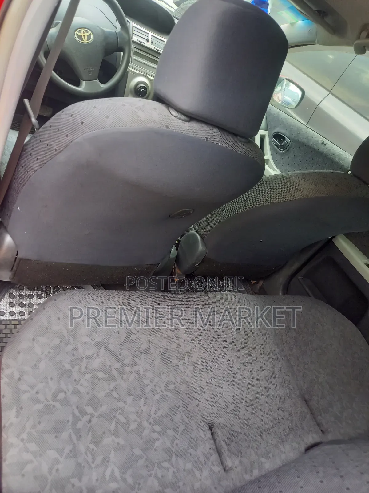 Toyota Vitz 1.3 FWD 5dr 2010 Red