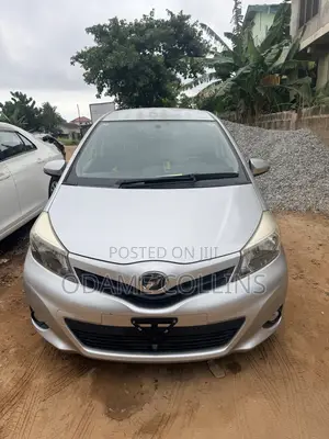 Toyota Vitz 2012 Silver