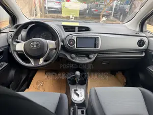Toyota Vitz 2012 Silver