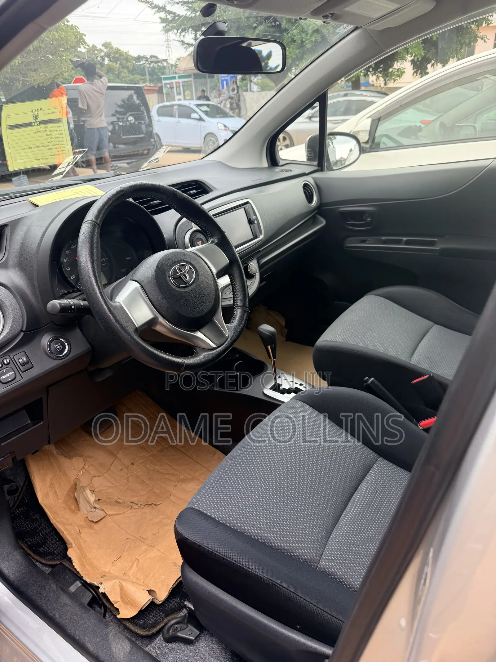 Toyota Vitz 2012 Silver