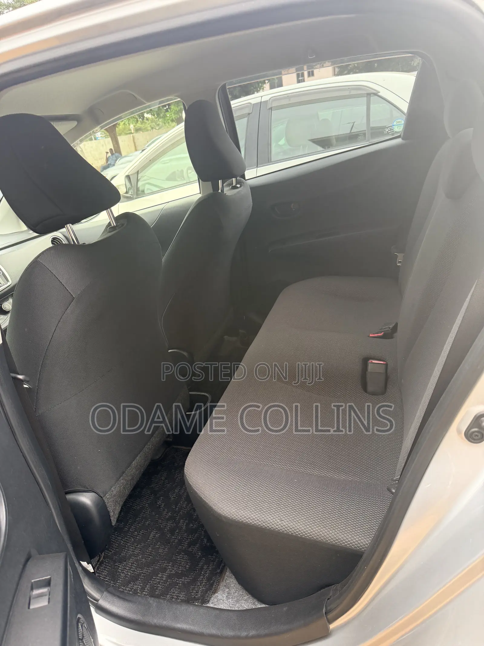 Toyota Vitz 2012 Silver