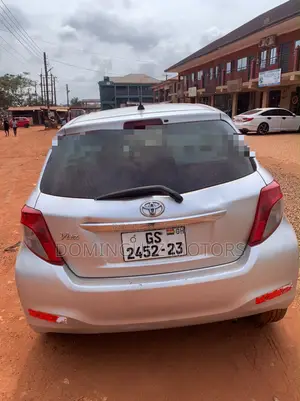 Toyota Vitz 2012 Silver