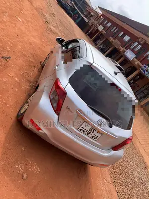 Toyota Vitz 2012 Silver