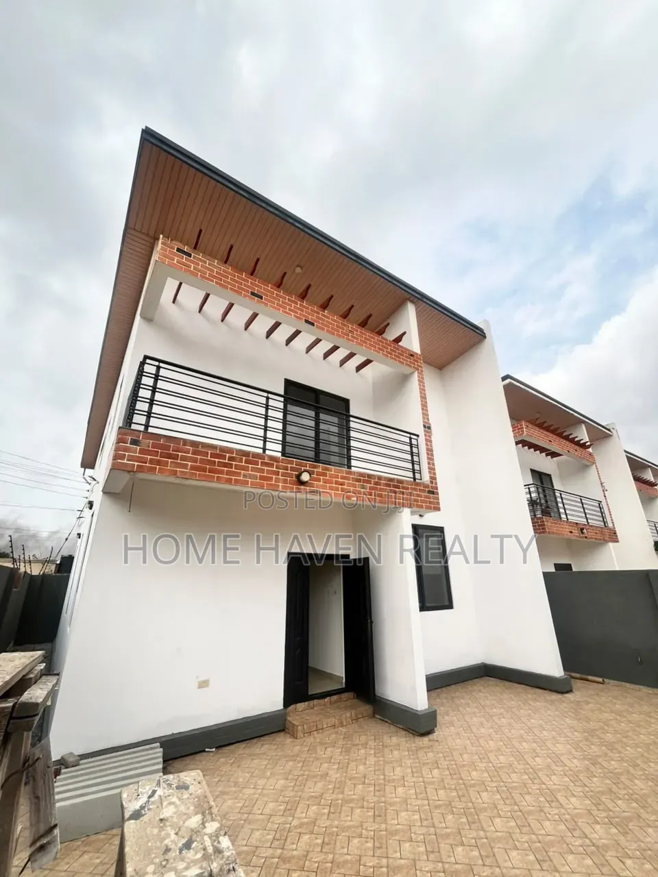 3bdrm House in Oyarifa, Ghana Flag for sale