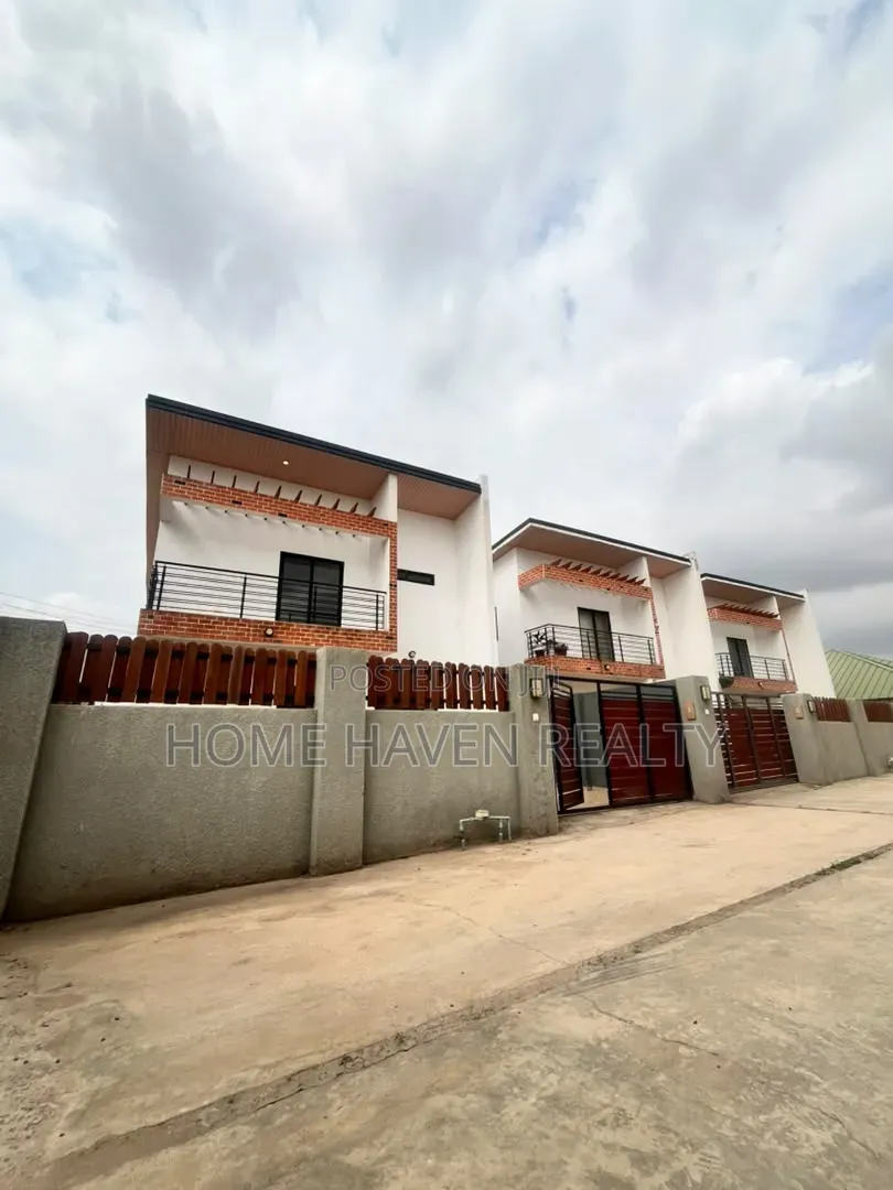 3bdrm House in Oyarifa, Ghana Flag for sale