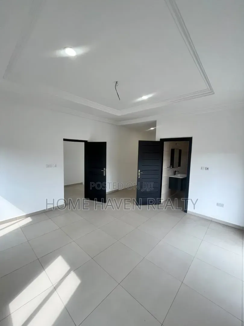 3bdrm House in Oyarifa, Ghana Flag for sale