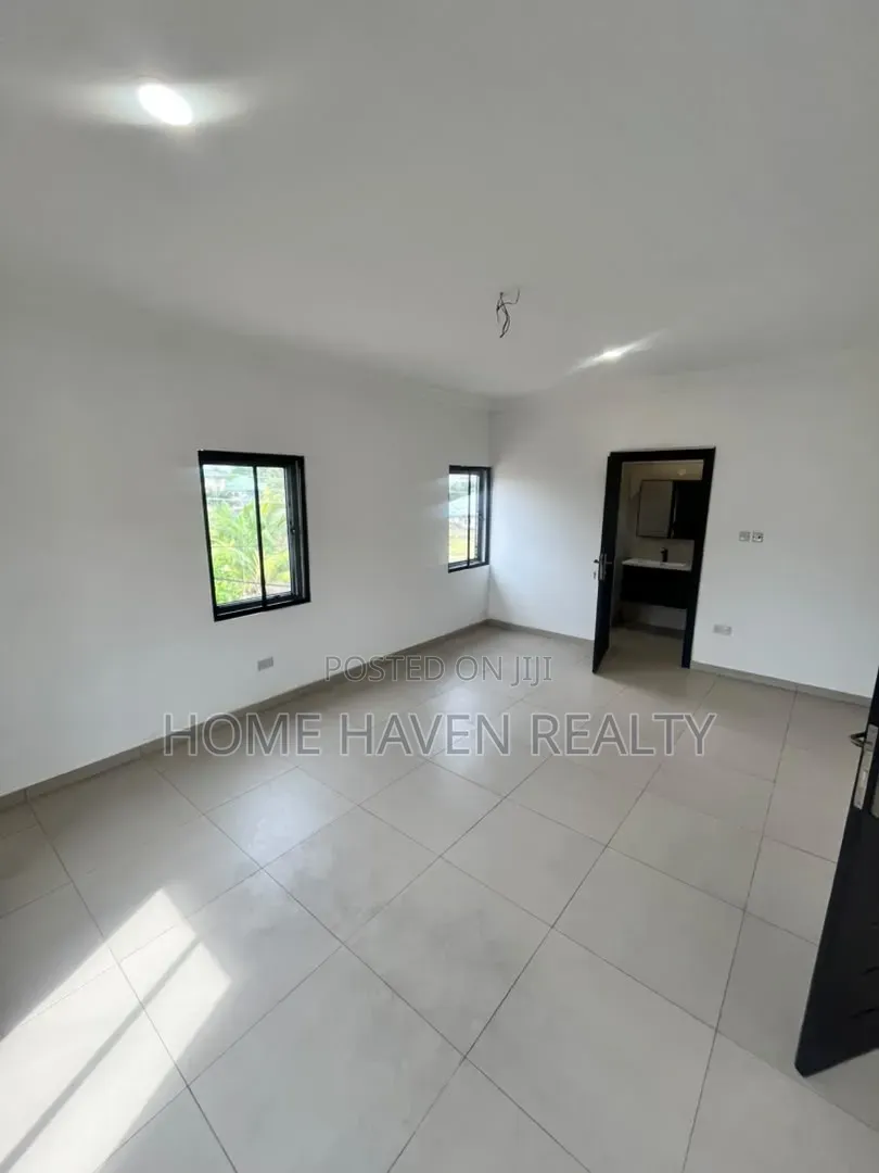 3bdrm House in Oyarifa, Ghana Flag for sale