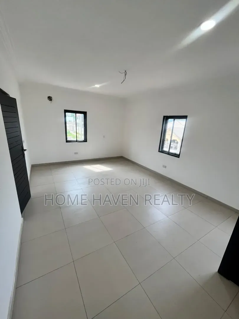3bdrm House in Oyarifa, Ghana Flag for sale