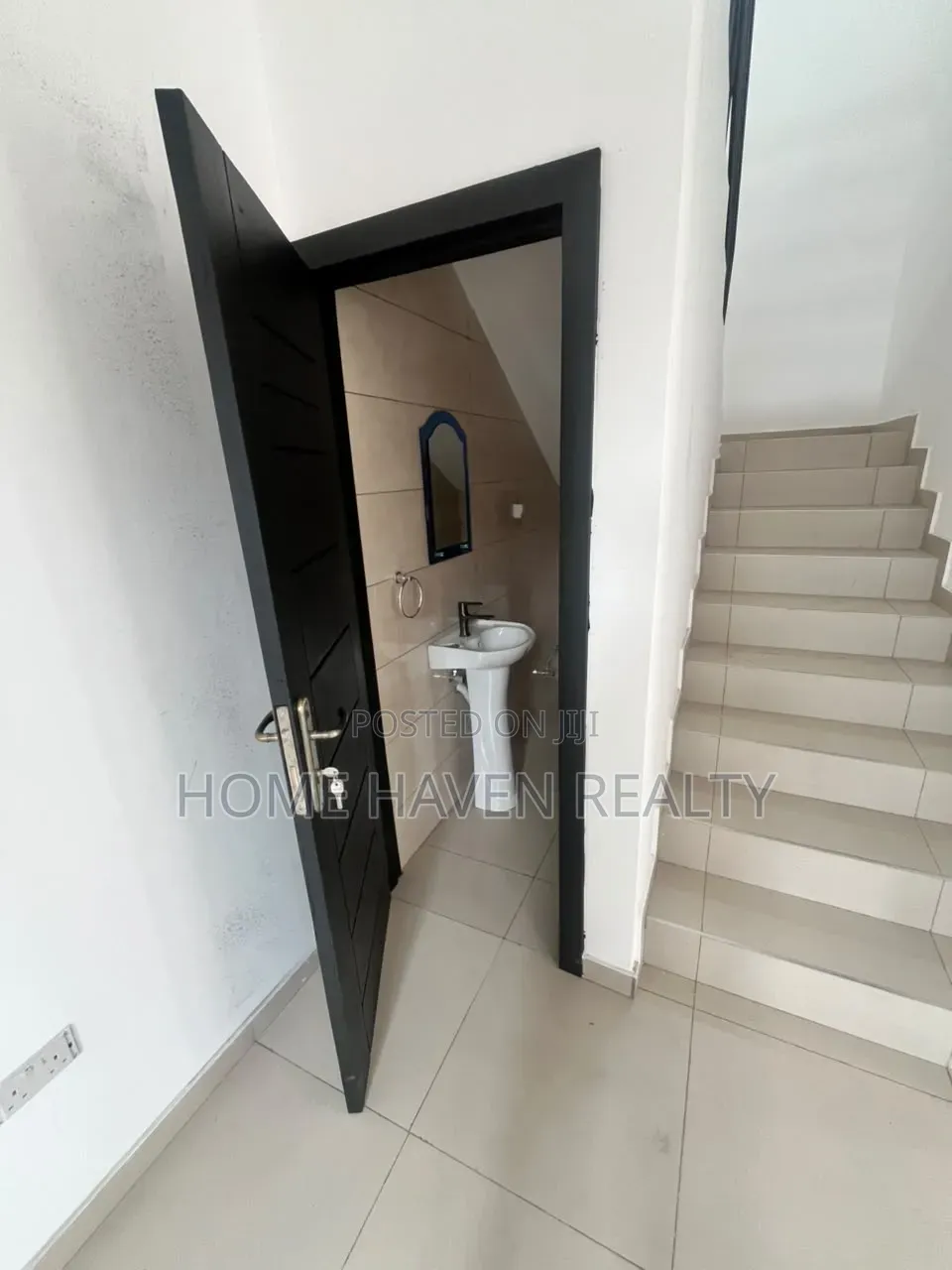 3bdrm House in Oyarifa, Ghana Flag for sale