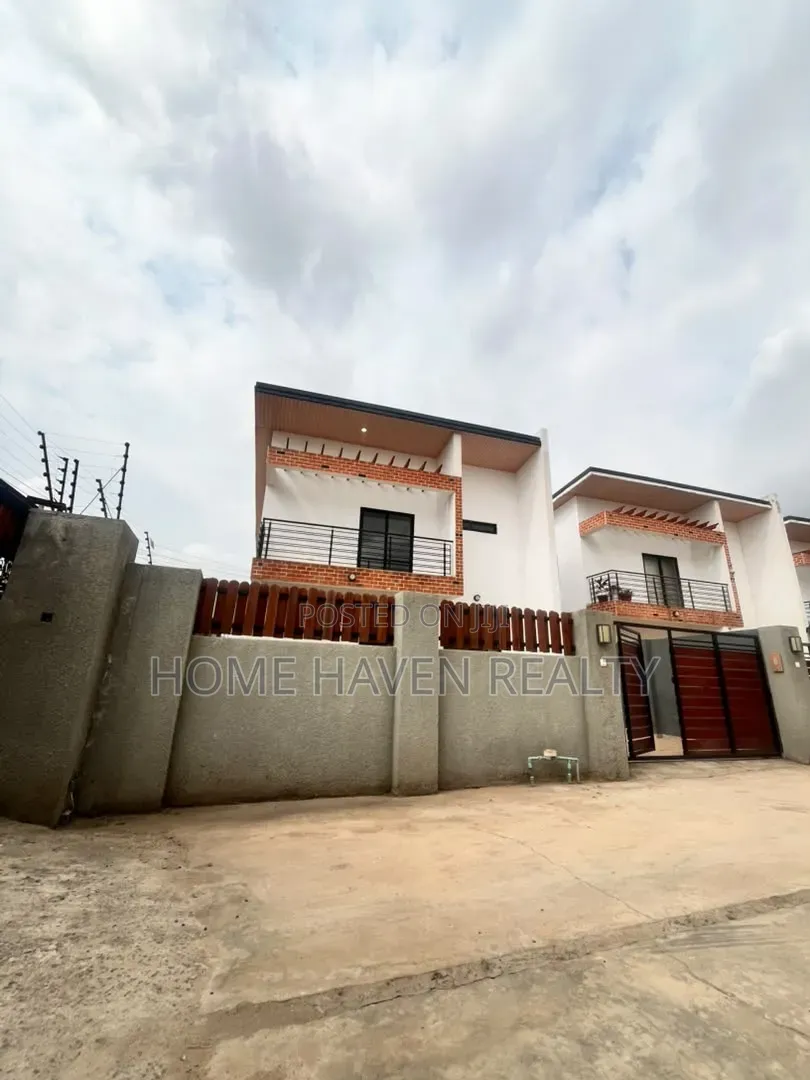 3bdrm House in Oyarifa, Ghana Flag for sale
