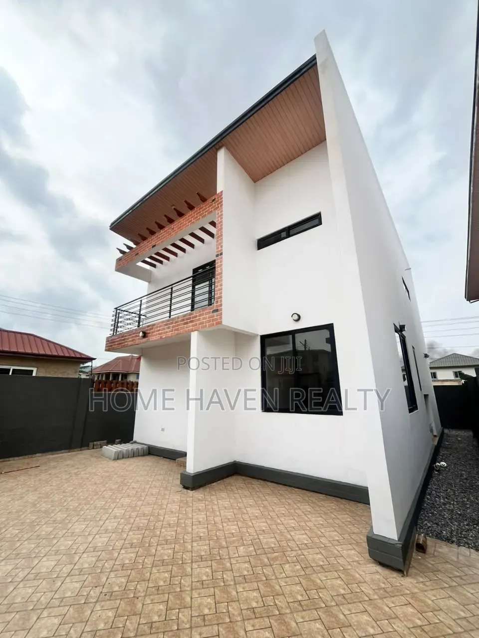 3bdrm House in Oyarifa, Ghana Flag for sale