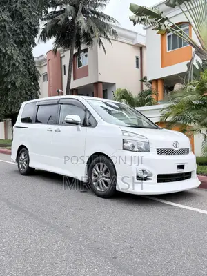Toyota Voxy 2010 White
