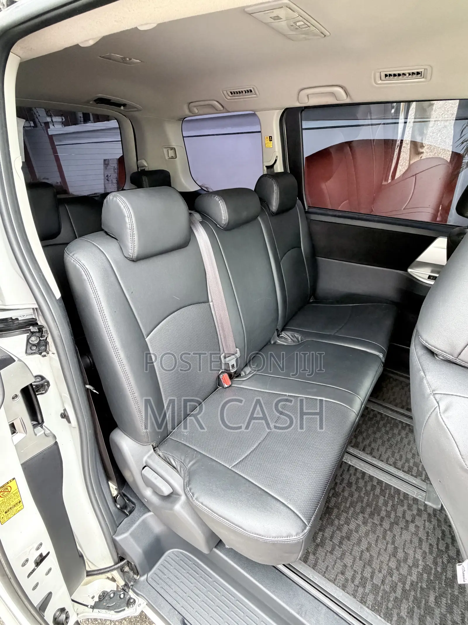 Toyota Voxy 2010 White