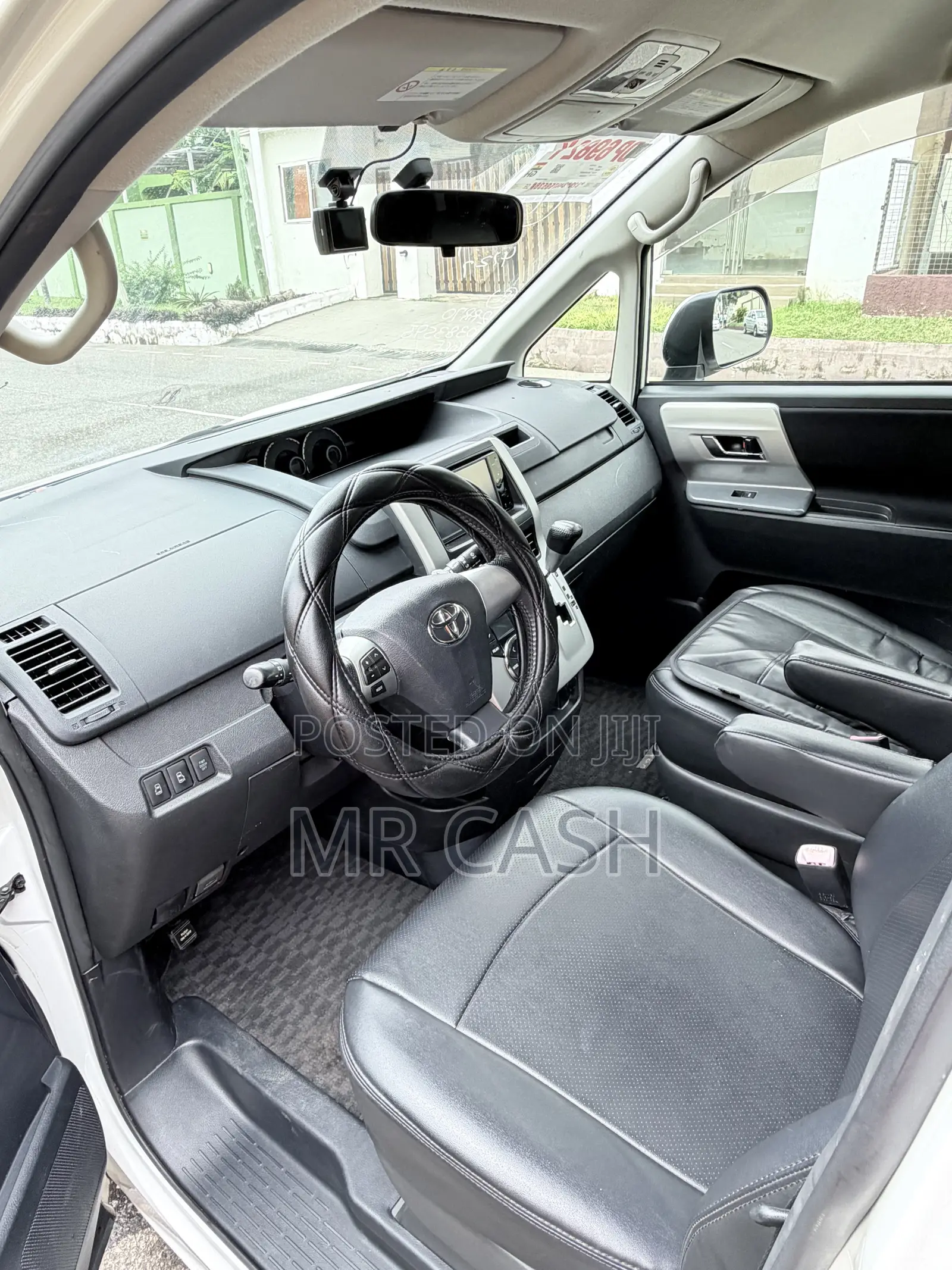 Toyota Voxy 2010 White