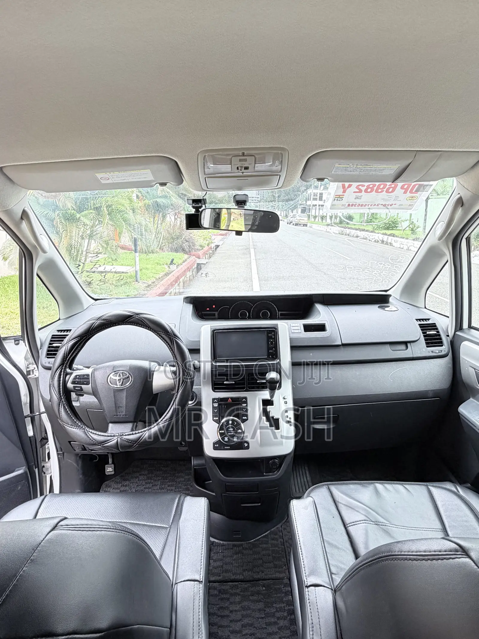 Toyota Voxy 2010 White
