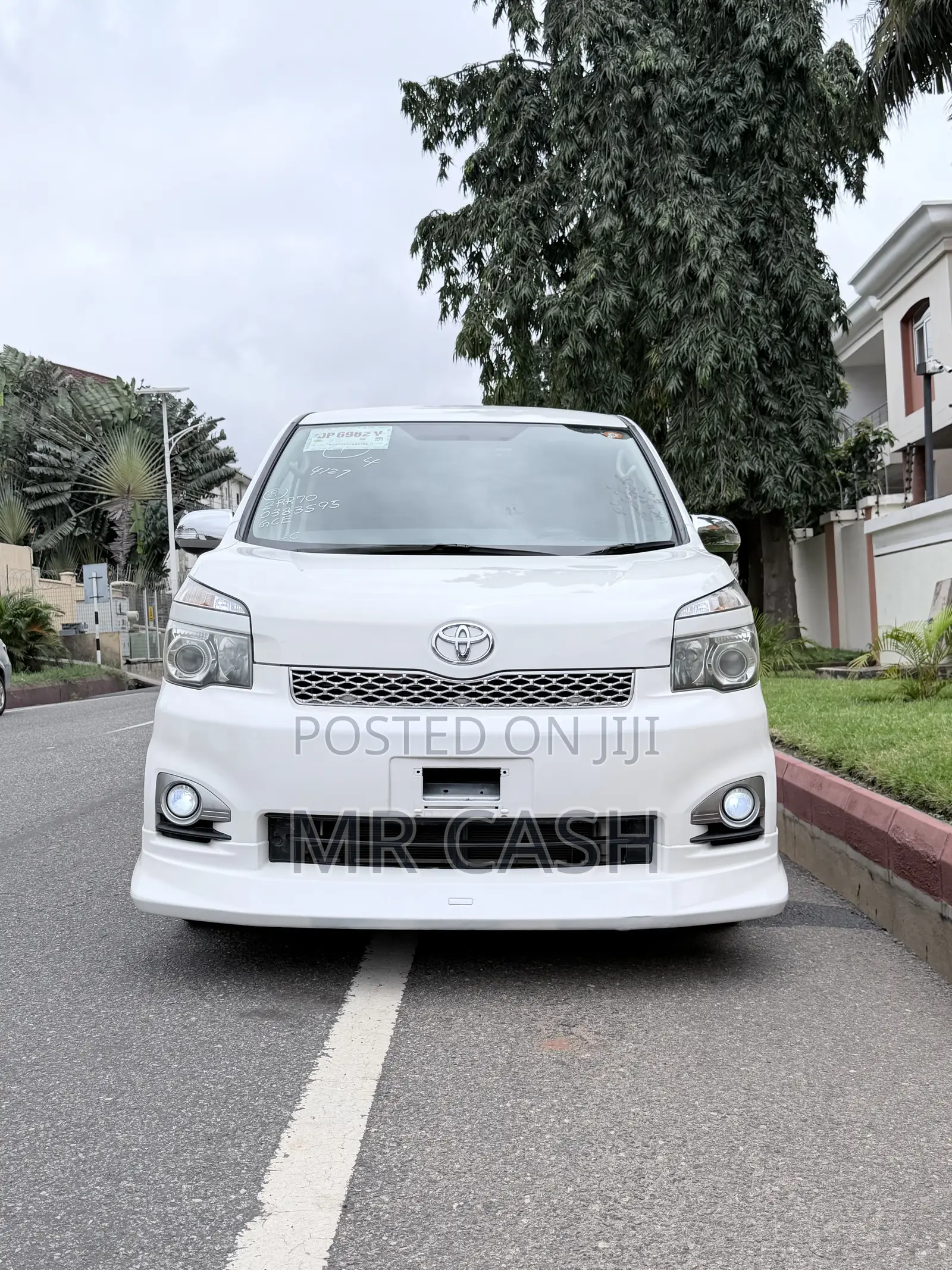 Toyota Voxy 2010 White